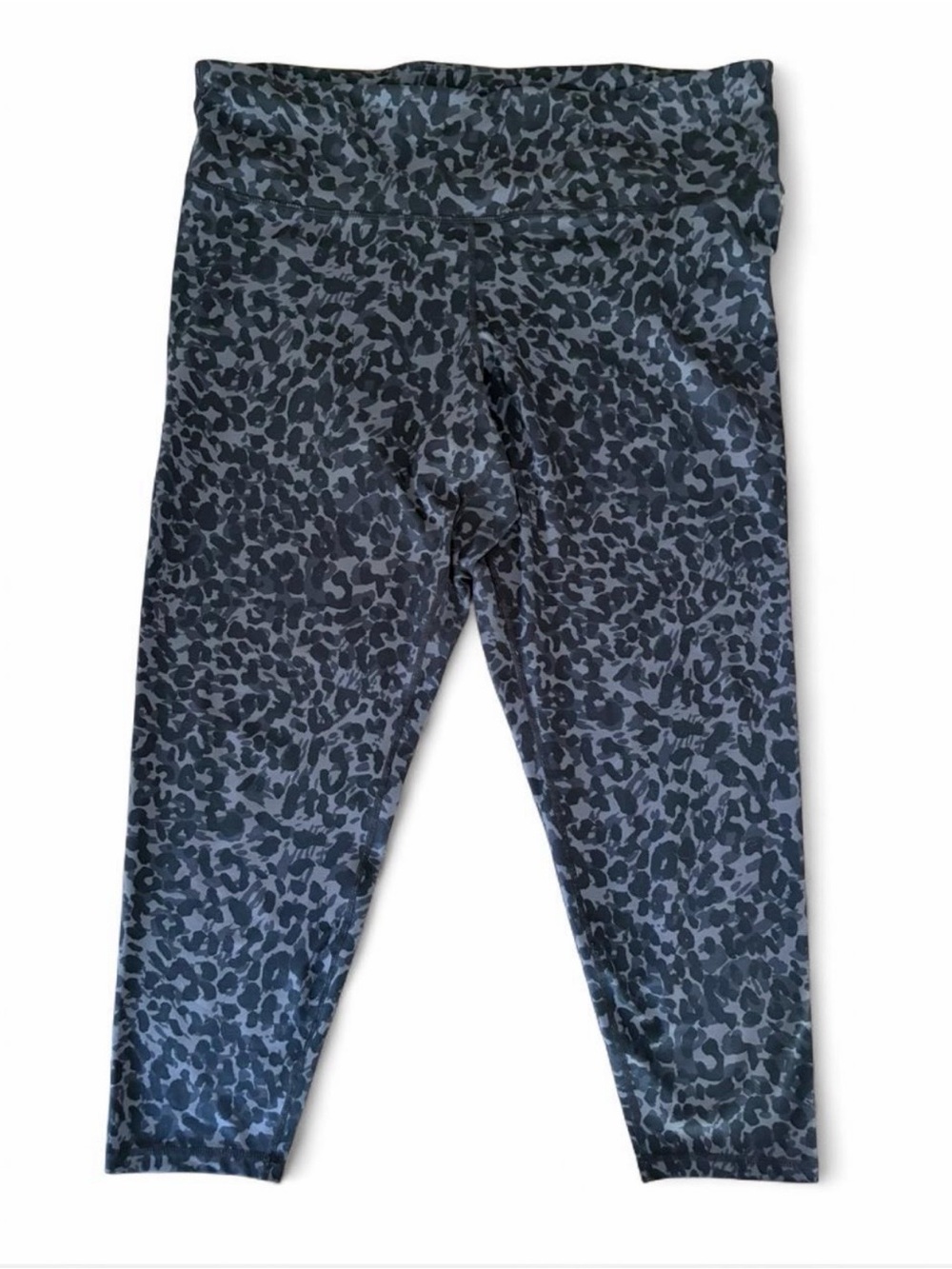 GapFit women’s XL gray + black capri leopard print leggings.